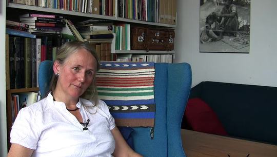 Forskning og det at stille spørgsmål – videointerview med Esther Fihl 2013